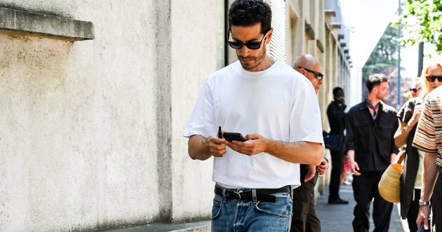 たかが首元、されど首元。Tシャツ選びの盲点は顔のすぐ下にある