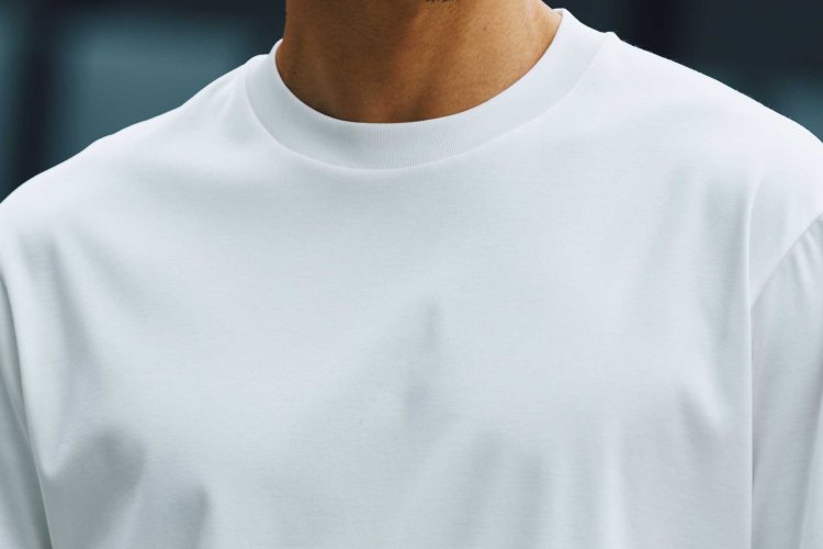 クルーネックTシャツの首寄り
