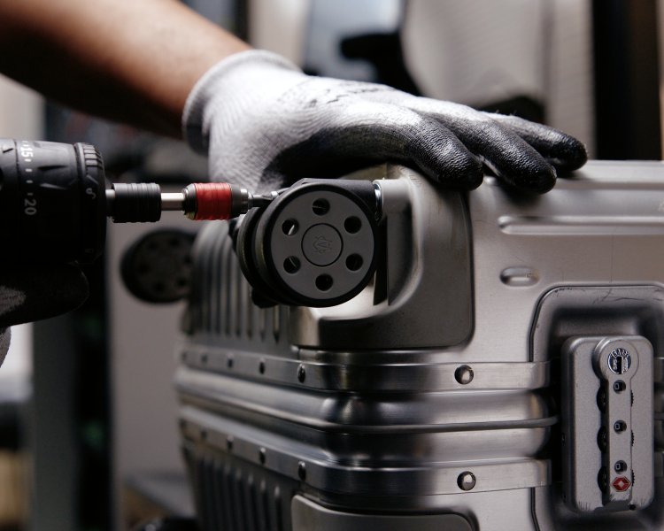 RIMOWA LIFE CYCLES_CLIENT CARE REPAIR DETAIL (1)