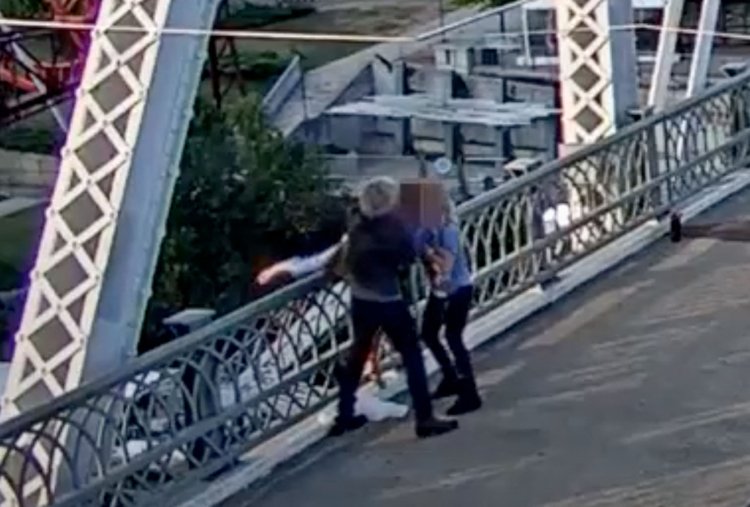 Jon Bon Jovi convinces apparently suicidal woman not to jump from a bridge in dramatic video