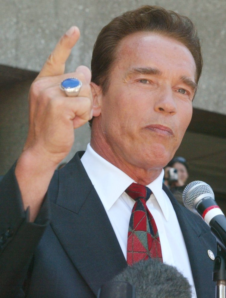 ACTOR ARNOLD SCHWARZENEGGER AT REGISTRARS OFFICE
