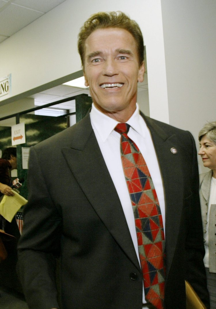 ACTOR ARNOLD SCHWARZENEGGER AT REGISTRARS OFFICE