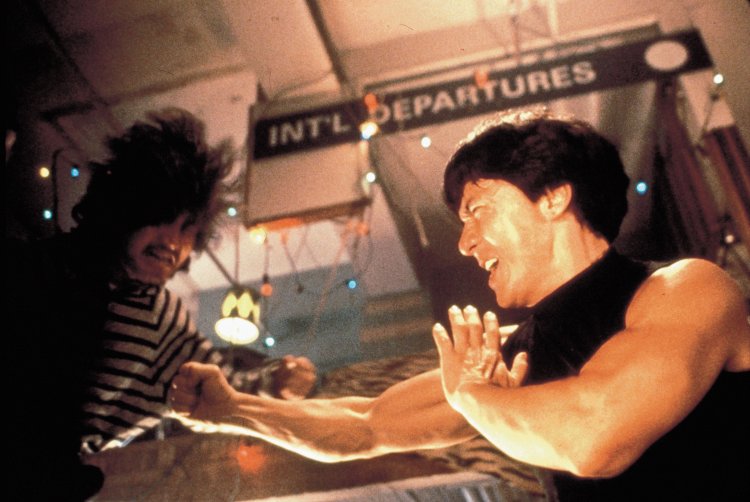 JACKIE CHAN in RUMBLE IN THE BRONX, 1995 (HONG FAAN KUI), directed by STANLEY TONG. Copyright NEW LINE CINEMA.